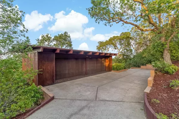 Portola Valley, CA 94028,410 Conil WAY