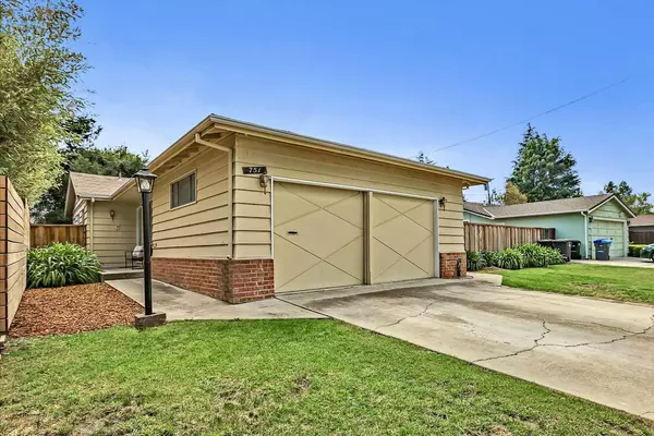 751 Leona LN, Mountain View, CA 94040