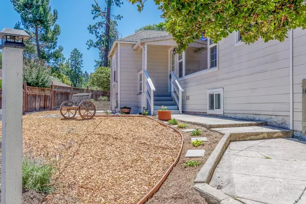 Scotts Valley, CA 95066,143 Twin Pines DR