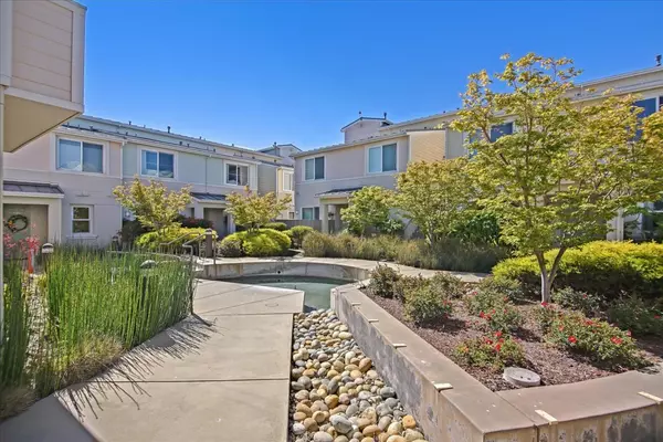 1066 41st AVE C204, Capitola, CA 95010