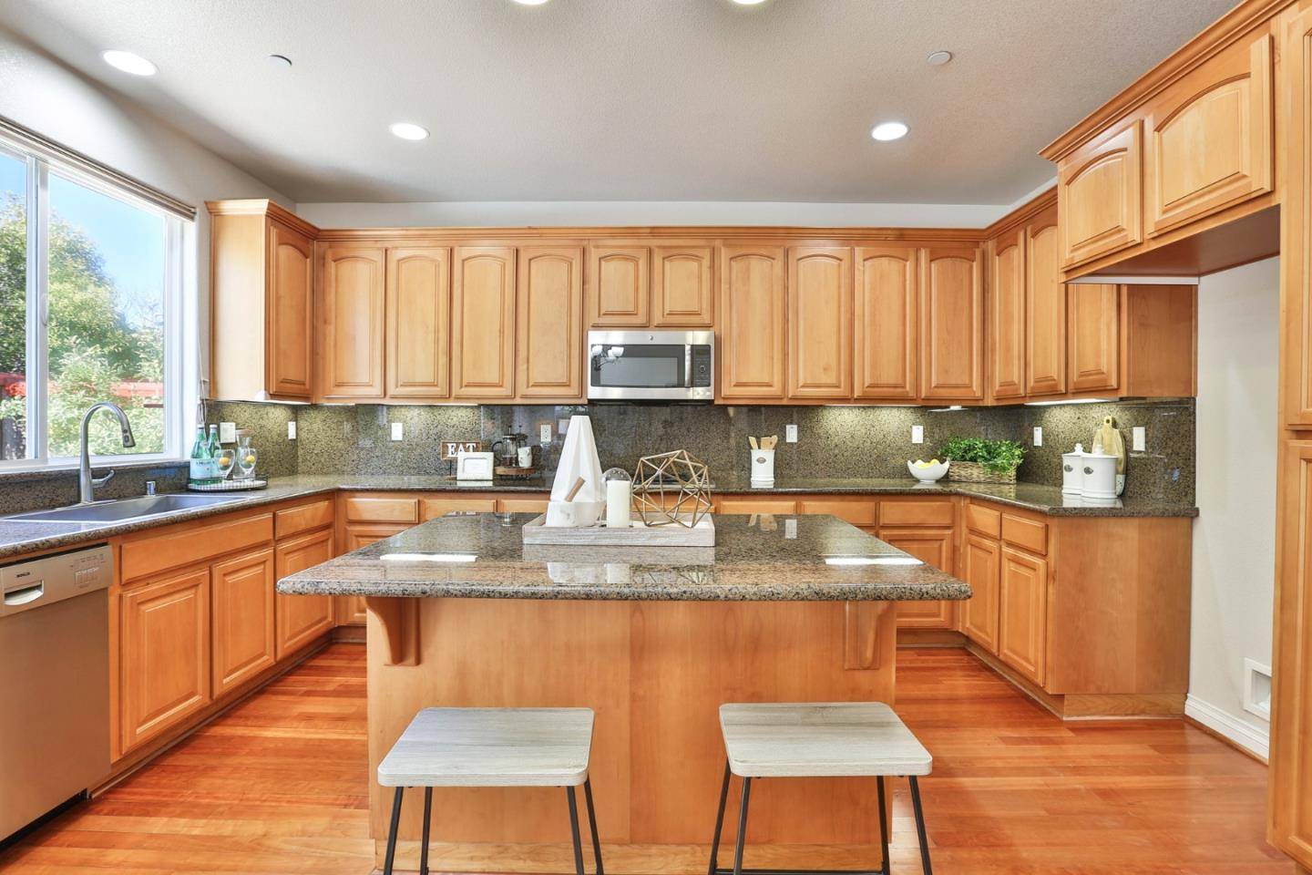 Sunnyvale, CA 94086,896 Firethorn TER