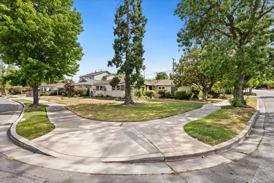 2787 Massachusetts AVE, Redwood City, CA 94061