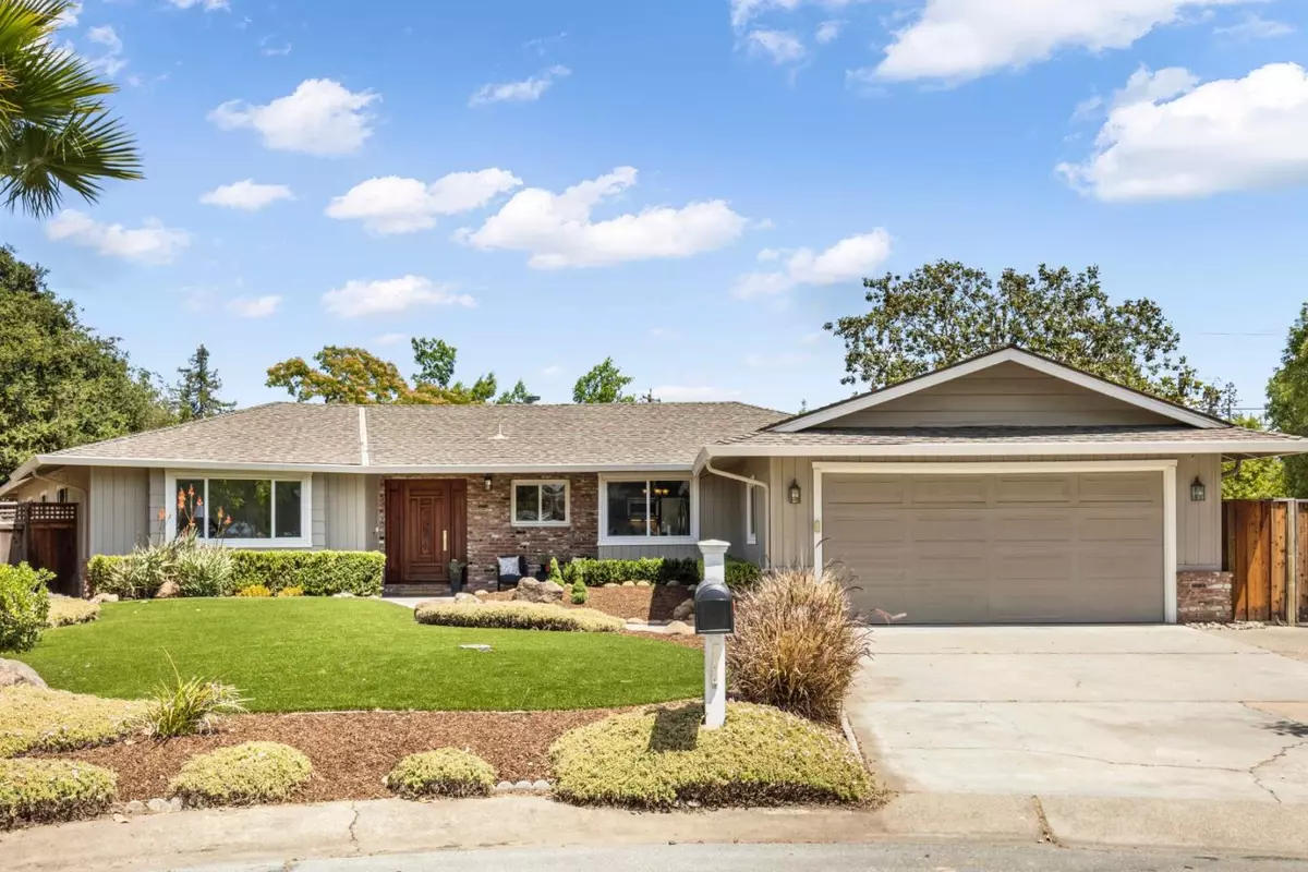 Los Altos, CA 94024,1935 Knollwood LN