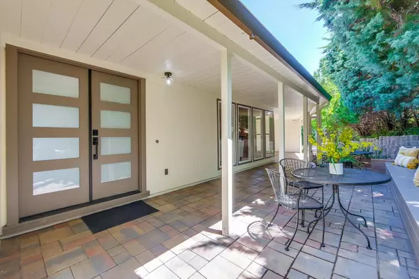 320 Dedalera DR, Portola Valley, CA 94028