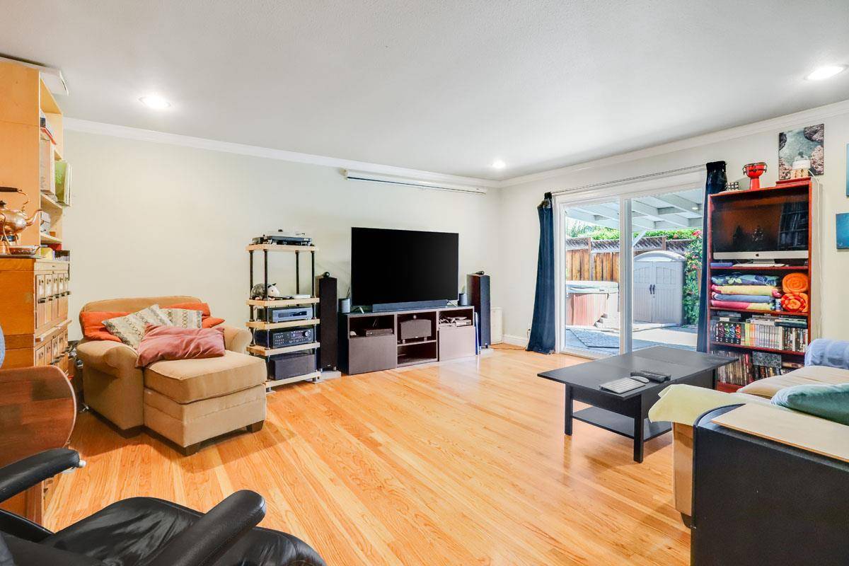 Santa Clara, CA 95051,2533 Elliot ST