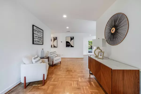 111 Walter Hays DR, Palo Alto, CA 94303
