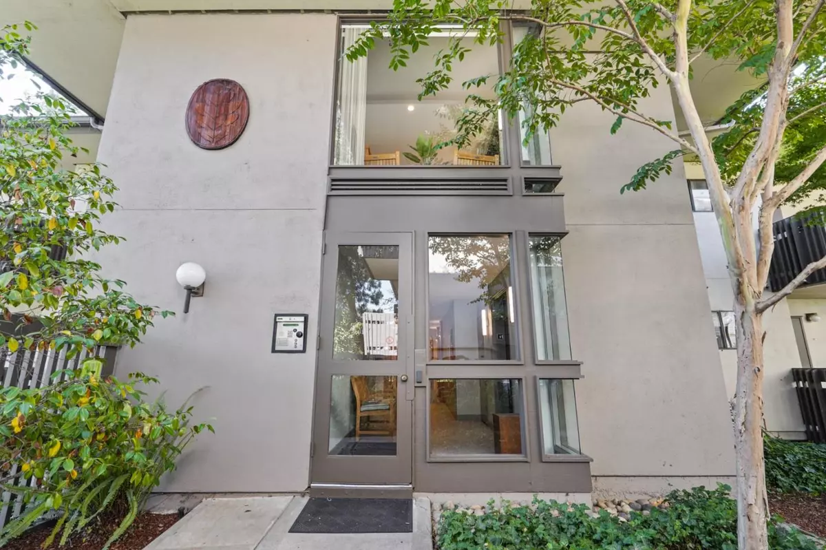 Menlo Park, CA 94025,2140 Santa Cruz AVE B302