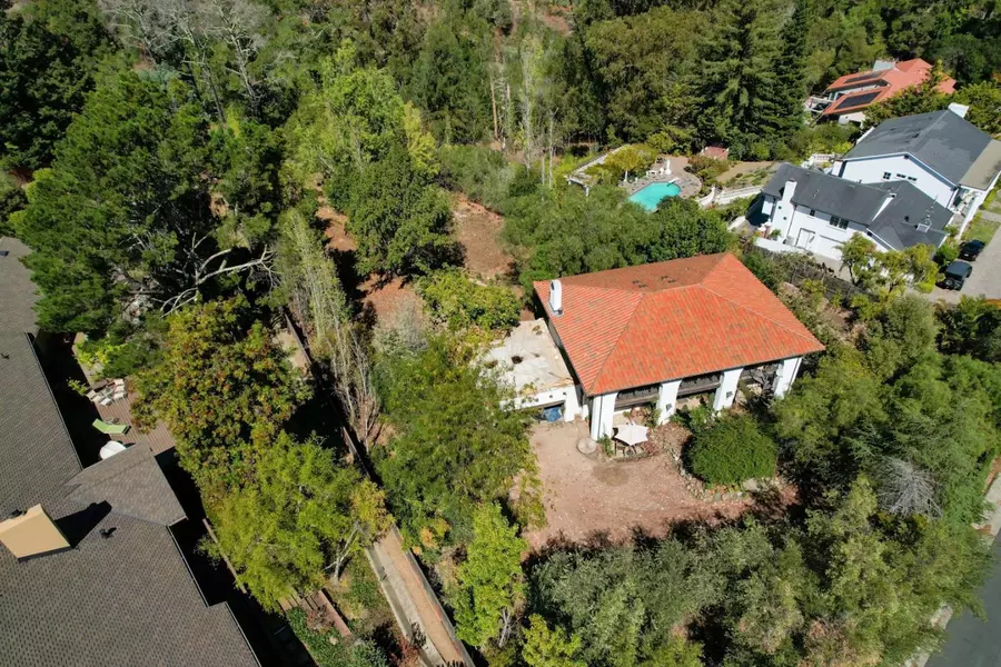 2320 Skyfarm DR, Hillsborough, CA 94010