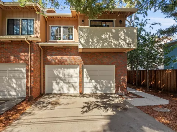 702 Elizabeth LN, Menlo Park, CA 94025