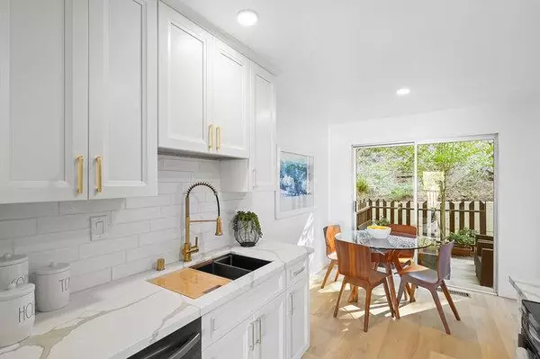 Redwood City, CA 94061,4086 Farm Hill BLVD 6