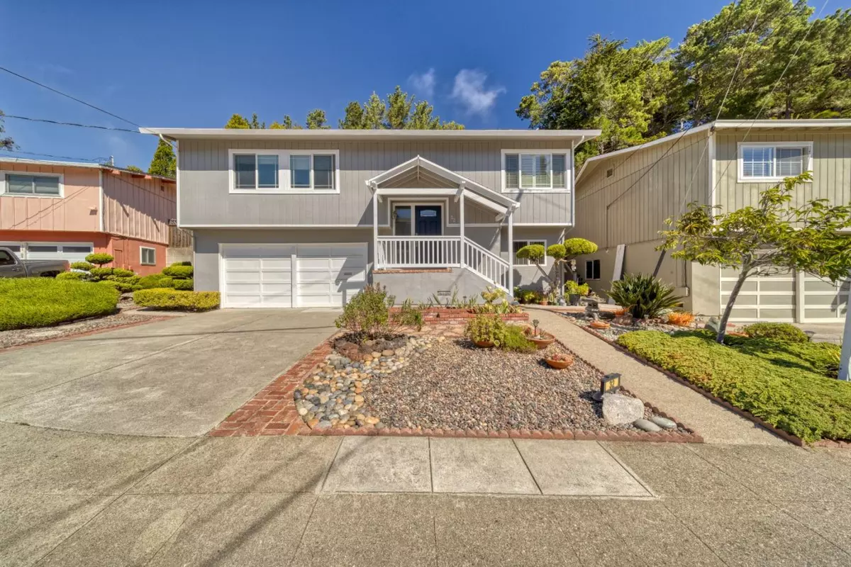 Pacifica, CA 94044,32 Cranham CT