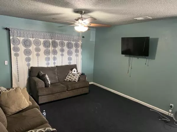 Gilroy, CA 95020,580 Grant CT