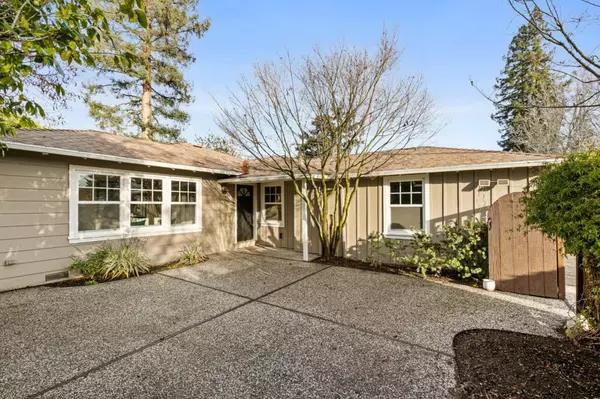 Menlo Park, CA 94025,117 Hedge RD