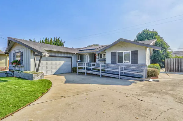 17 Fairfax CIR, Salinas, CA 93901