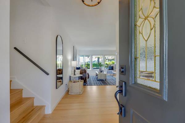 Redwood City, CA 94061,3819 Harvest DR