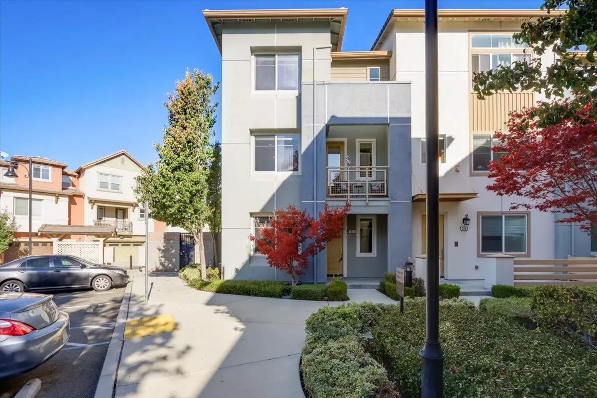 Sunnyvale, CA 94085,1046 Doheny TER