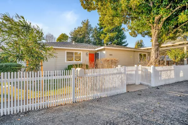 13805 Village AVE,  Healdsburg,  CA 95448