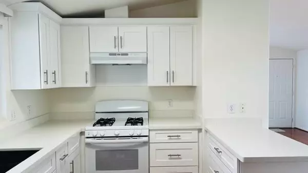 Sunnyvale, CA 94085,580 Ahwanee AVE 83