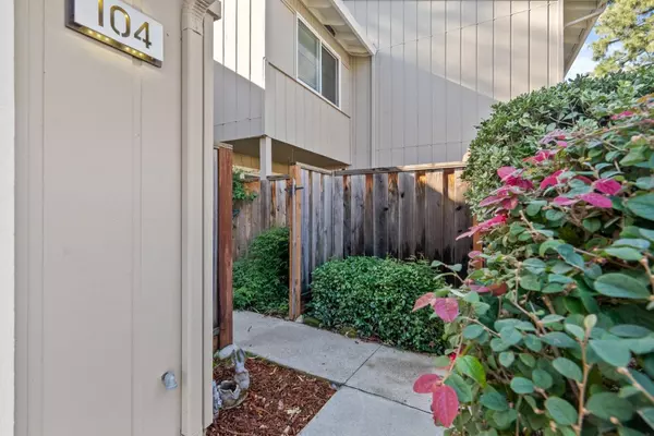 Los Gatos, CA 95032,104 Amber Oak CT