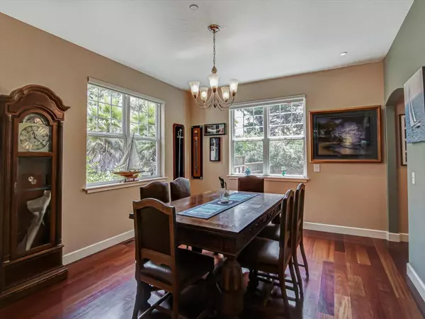 Watsonville, CA 95076,839 Calabasas RD