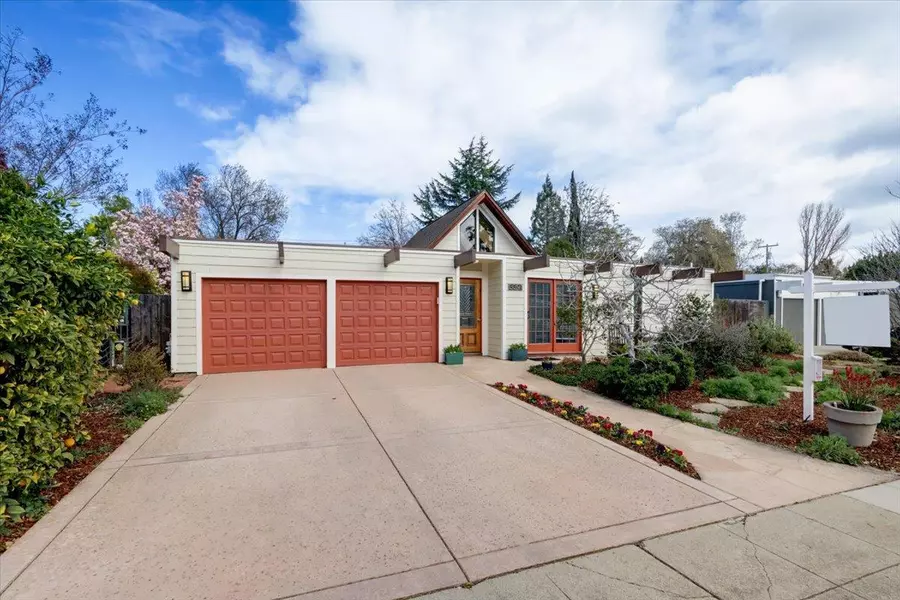 3391 Thomas DR, Palo Alto, CA 94303