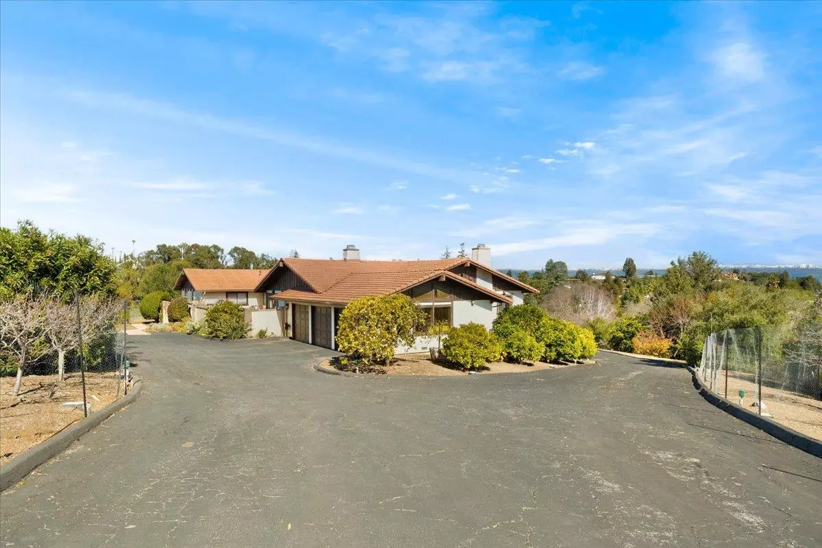 Los Altos Hills, CA 94022,24601 Voorhees DR