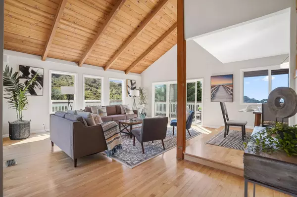 Pacifica, CA 94044,741 Rockaway Beach AVE