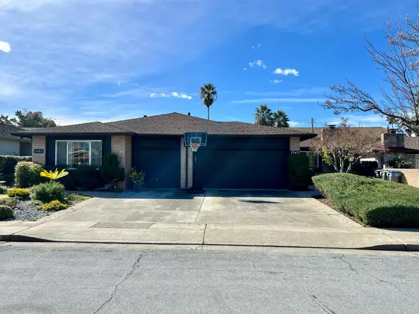 1243 Gainsborough DR, Sunnyvale, CA 94087