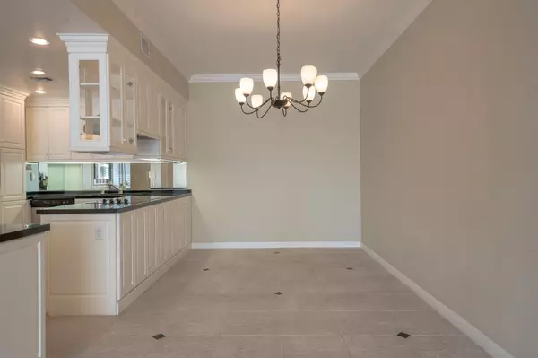 Menlo Park, CA 94025,1330 University DR 33
