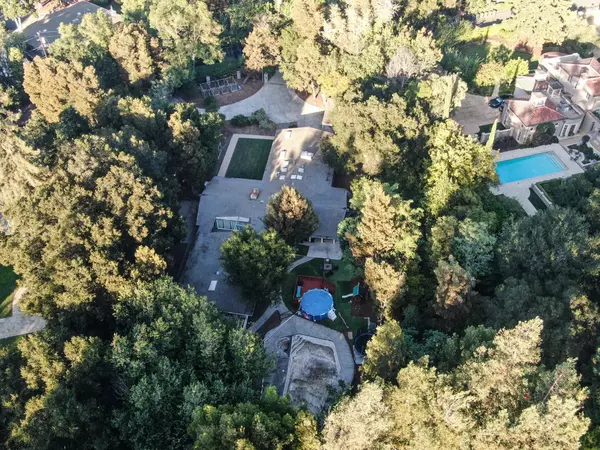 Atherton, CA 94027,76 Logan LN