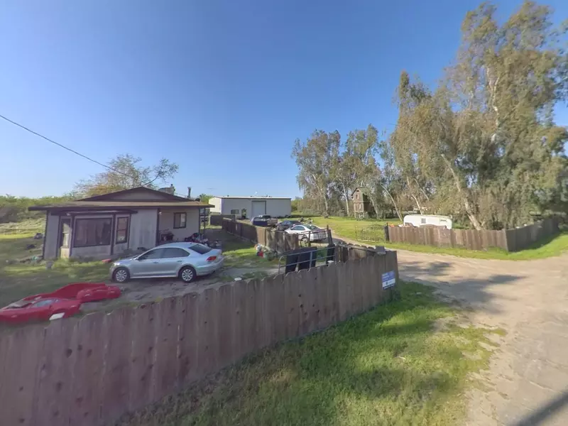 12619 Sunset DR, Livingston, CA 95334