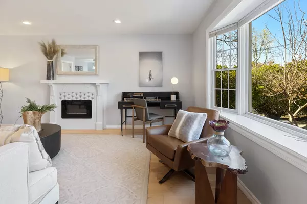 Redwood City, CA 94063,8 Odessa CT