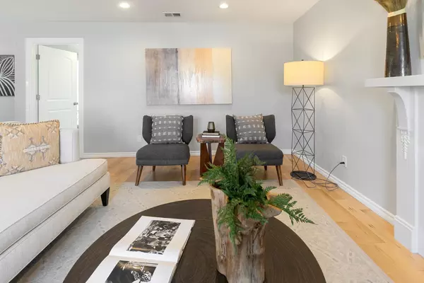 Redwood City, CA 94063,8 Odessa CT