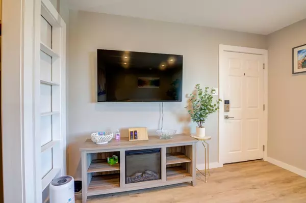 Pacifica, CA 94044,743 Lockhaven DR
