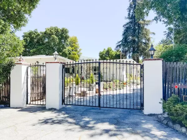 Carmel Valley, CA 93924,20 Village DR