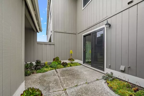 Foster City, CA 94404,805 Juno LN