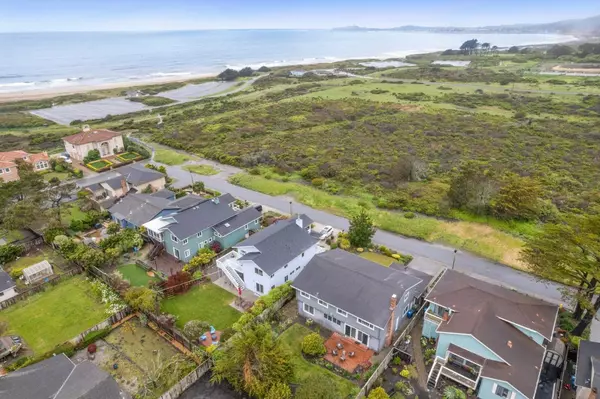 Half Moon Bay, CA 94019,409 Wave AVE