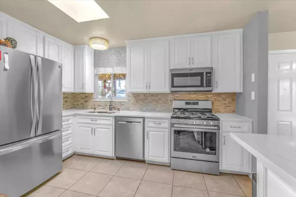 Salinas, CA 93906,387 Mendocino DR