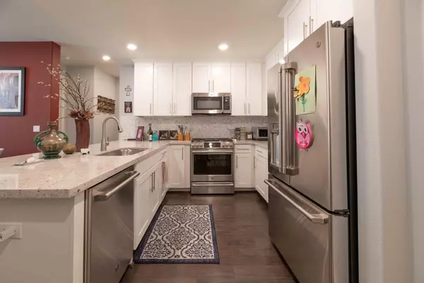 Foster City, CA 94404,1038 Foster Square LN 202