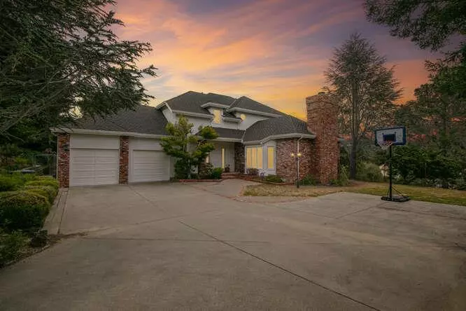 Hillsborough, CA 94010,19 Mirasol CT