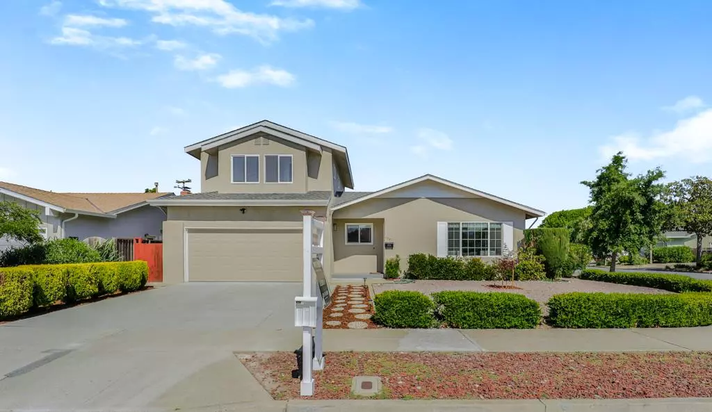 798 Mahogany LN, Sunnyvale, CA 94086