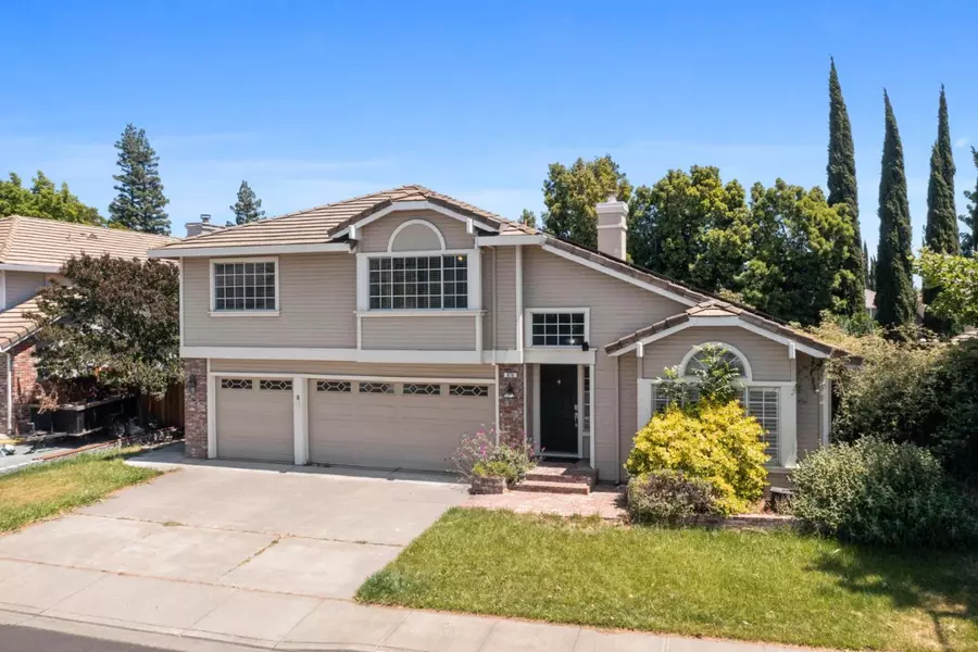 875 Christine DR, Vacaville, CA 95687