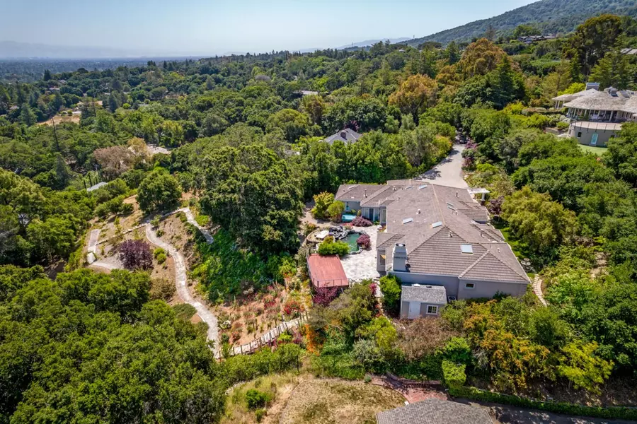 10703 Magdalena RD, Los Altos Hills, CA 94024