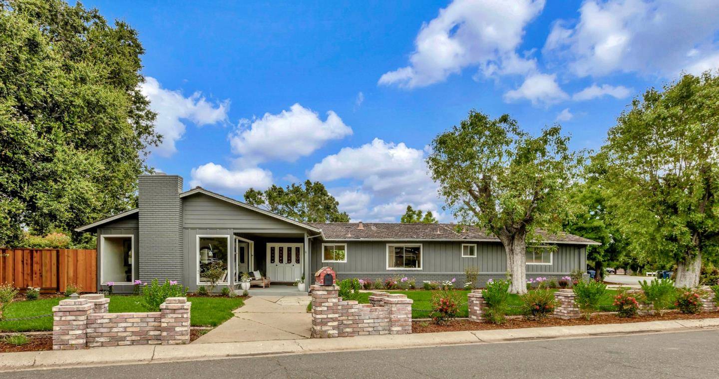 1501 Oakley DR, Los Altos, CA 94024
