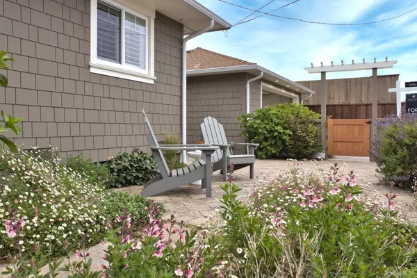 Half Moon Bay, CA 94019,740 Miramontes ST