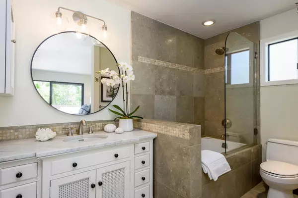 San Mateo, CA 94404,935 Shoreline DR