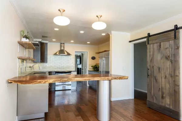 Foster City, CA 94404,906 Lido LN