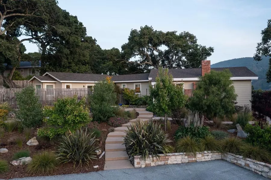 4 Deer Meadow PL, Carmel Valley, CA 93924