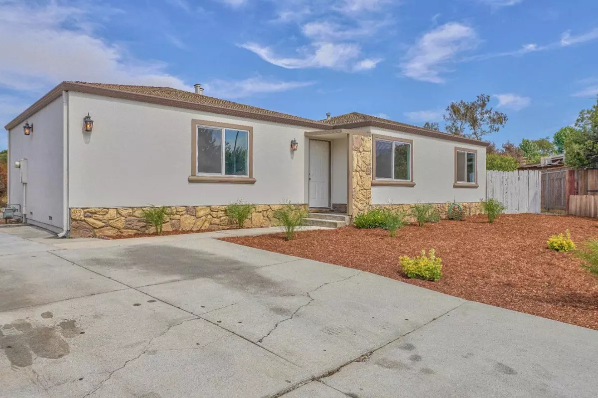 Gonzales, CA 93926,628 Delmonte CIR