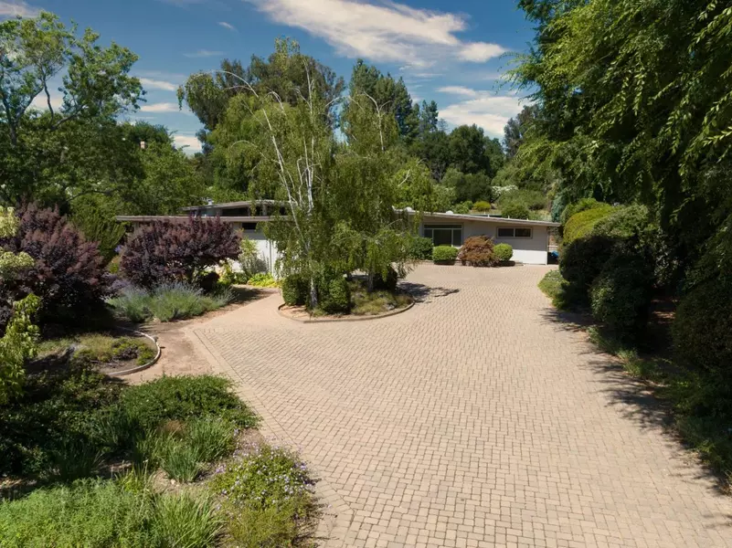 25955 Estacada DR, Los Altos Hills, CA 94022